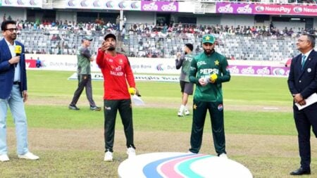 পাকিস্তানের বিপক্ষে টসে হেরে ব্যাটিংয়ে বাংলাদেশ ব্যাটিংয়ে বাংলাদেশ