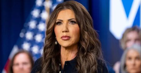 বৈধ অভিবাসীদেরও বহিষ্কার শুরু করল ট্রাম্প প্রশাসন