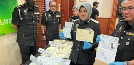 অভিবাসী