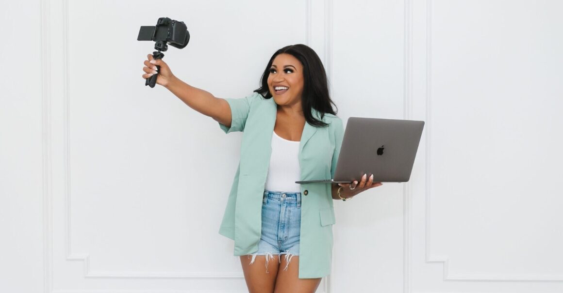 ইনফ্লুয়েন্সার আয়