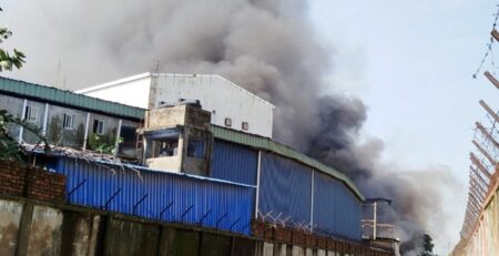 চট্টগ্রামের কর্ণফুলী ইপিজেডে ভয়াবহ আগুন, নিয়ন্ত্রণে ফায়ার সার্ভিসের ৮ ইউনিট কর্ণফুলী ইপিজেড