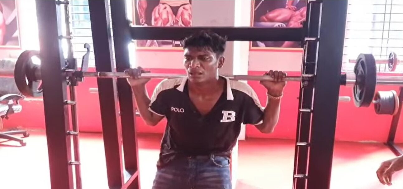 কক্সবাজারে জিম সেন্টারে চুরি করে বিপাকে চোর, শাস্তি হিসেবে করতে হলো ব্যায়াম! কক্সবাজারে জিম সেন্টারে চুরি করে বিপাকে চোর, শাস্তি হিসেবে করতে হলো ব্যায়াম!