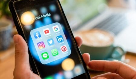 নিরাপদ সামাজিক যোগাযোগ মাধ্যম ব্যবহার: সহজ টিপস নিরাপদ সামাজিক যোগাযোগ মাধ্যম ব্যবহার