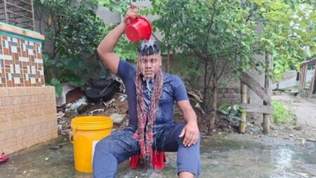 নেতার পদত্যাগ