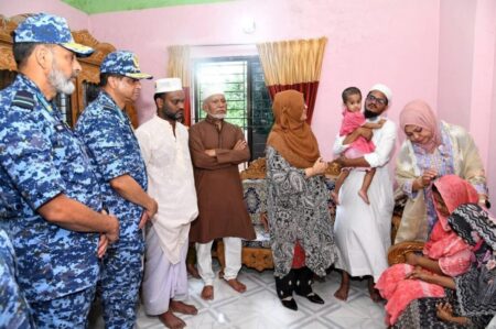 শিক্ষার্থীদের শোকাহত পরিবারকে সমবেদনা জানালেন বিমান বাহিনী প্রধান