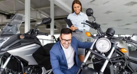 বাইক কিনতে যে বিষয়গুলো জানবেন: আপনার স্বপ্নের রাইডের পথে এক অপরিহার্য গাইড বাইক