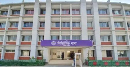 পরকীয়া প্রেমে পুলিশ কনস্টেবলের সাথে মা নিরুদ্দেশ, কাঁদছে প্রবাসীর দুই সন্তান মা নিরুদ্দেশ