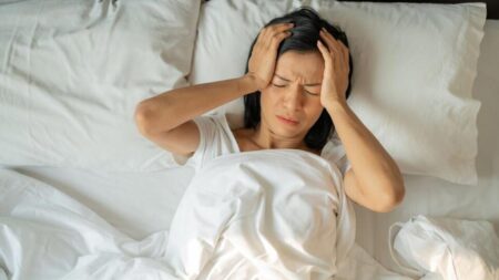 রাত্রে ঘুম না আসার সমাধান: সহজ টিপস! রাত্রে ঘুম না আসার সমাধান