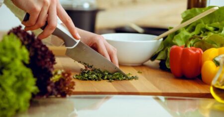 ঘরোয়া জীবনের সহজ সমাধান: রান্নাঘরের জাদুতে অদেখা সুখের খোঁজ রান্নাঘরের জাদু