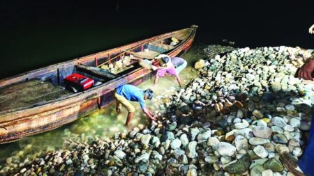 দুই দিনে মাটির নিচ থেকে