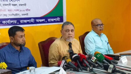 সরকারের চাপ মোকাবিলায় পদত্যাগের হুঁশিয়ারি সিইসির সরকারের চাপ মোকাবিলায়