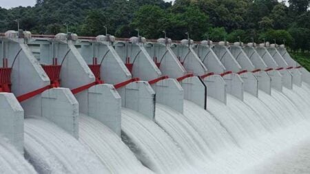 হঠাৎ খুলে দেওয়া হলো কাপ্তাই বাঁধের সব জলকপাট হঠাৎ খুলে দেওয়া হলো