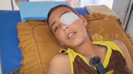 ৫ ঘণ্টা হেঁটে খাবার খুঁজতে