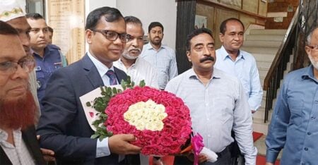 সিলেটের জেলা প্রশাসক হিসেবে দায়িত্ব নিলেন সারওয়ার আলম সিলেটের জেলা প্রশাসক