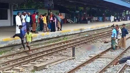 রেলওয়ে স্টেশনে মিলল