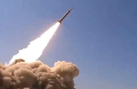 ইসরায়েলে ক্লাস্টার ওয়ারহেড মিসাইল ছুড়ল ইয়েমেনের হুতিরা ইসরায়েলে ক্লাস্টার