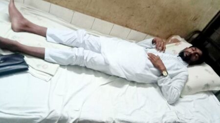 যুবদল নেতার কানের পর্দা ফাটল এসআইয়ের থাপ্পড়ে যুবদল নেতার কানের