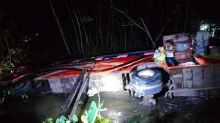 বাউফলে বাস পুকুরে পড়ে