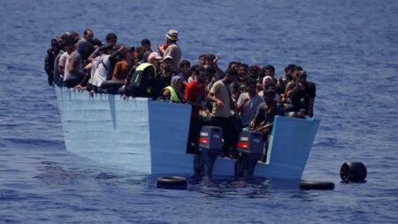 অভিবাসী নৌকাডুবিতে