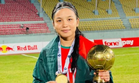 ঋতুপর্ণাকে বাড়ি উপহার