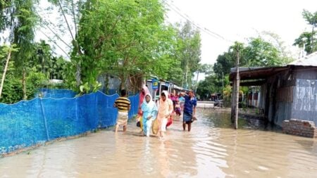তিস্তা নদীতে পানি কমলেও
