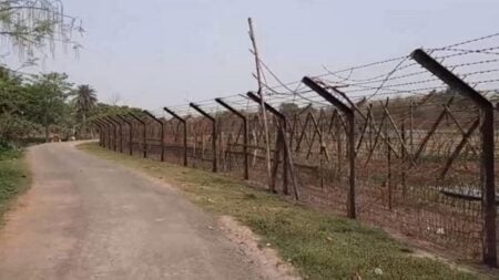 চাঁপাইনবাবগঞ্জে ভারতীয় বিএসএফের পুশইন, ফেরত পাঠালো ১৩ বাংলাদেশি চাঁপাইনবাবগঞ্জে ভারতীয়