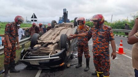 ঢাকা-মাওয়া এক্সপ্রেসওয়েতে প্রাইভেটকার উল্টে নিহত ৩ ঢাকা-মাওয়া এক্সপ্রেসওয়েতে