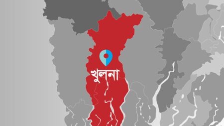 খুলনায় দ্রুতগামী ট্রাকের
