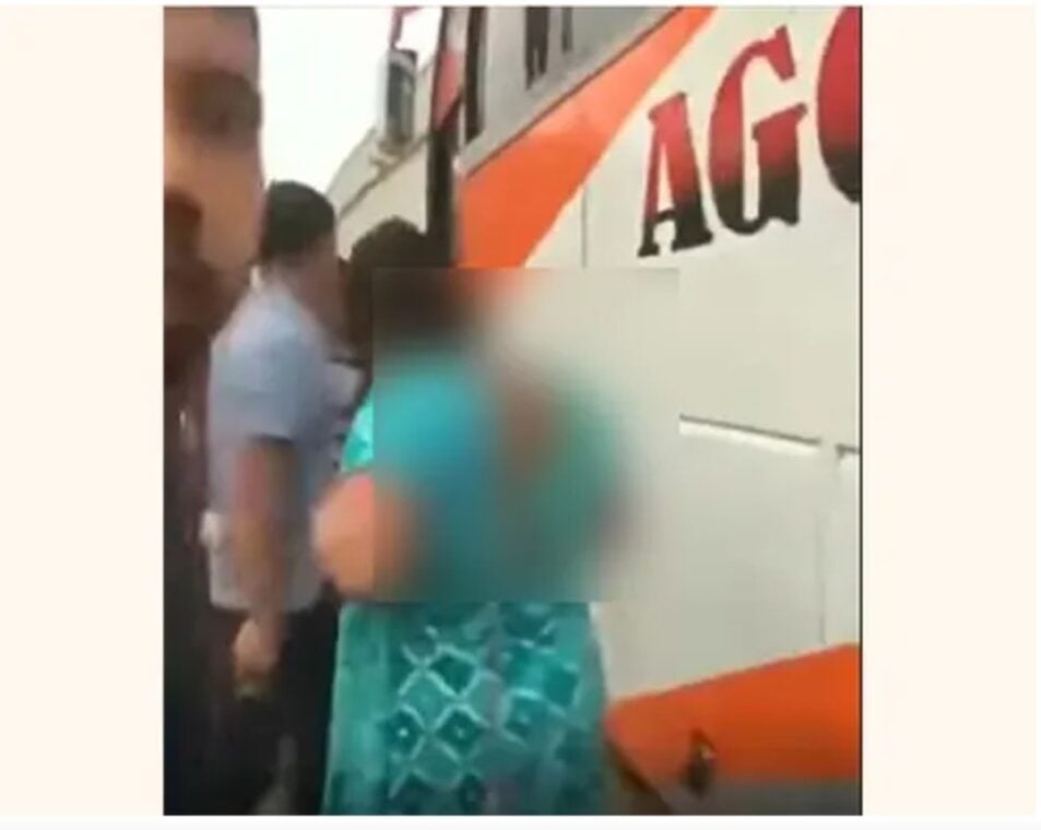 যাত্রীকে আঘাত