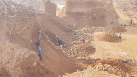 শাহ আরেফিন টিলার শত কোটি