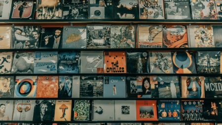 Spotify-তে জনপ্রিয় লোকশিল্পীর নামে এআইয়ের ফেলানো ভূয়া অ্যালবাম!