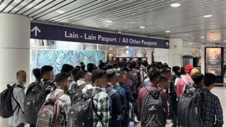 ৯৮ বাংলাদেশিকে বিমানবন্দরে আটকে দিল মালয়েশিয়া Airport