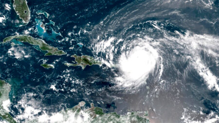 ধেয়ে আসছে ভয়ংকর ঘূর্ণিঝড় ‘অ্যারিন’ ঘূর্ণিঝড়