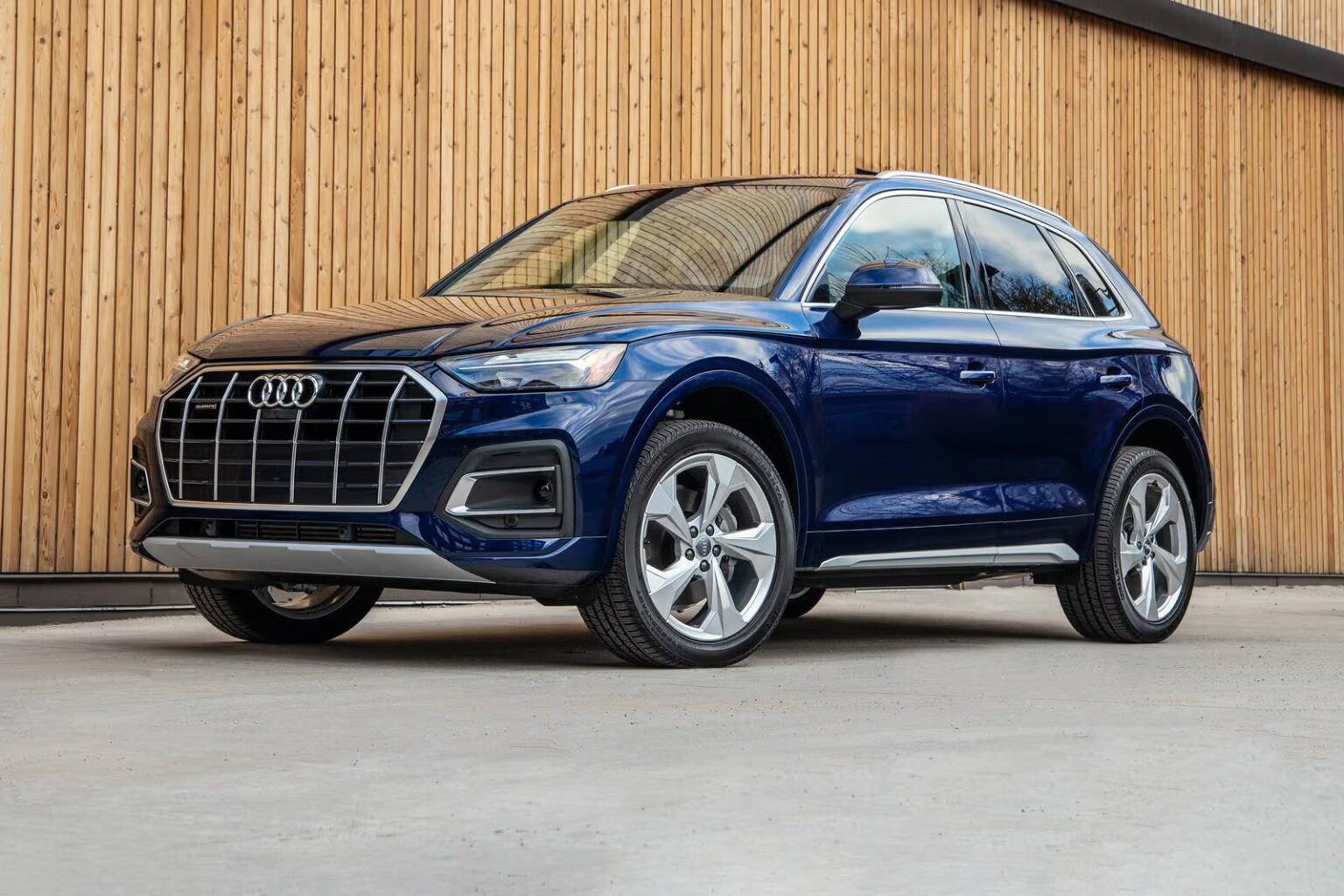 Audi Q5: ₹65.18 Lakh with 2.0L TFSI, Quattro, Premium Leather