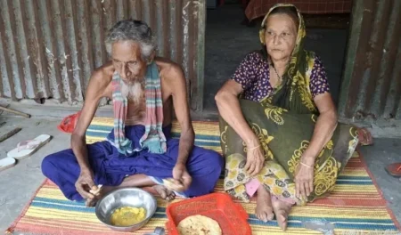 ডাক্তারের উপর রাগ করে ৫১ বছর ভাত খান না শামসুদ্দিন DR