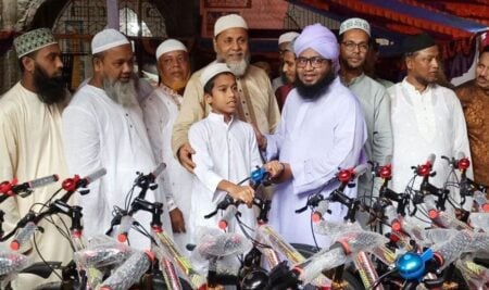 টানা ৪০ দিন জামাতে নামাজ আদায় করে বাইসাইকেল পেল ৩২ শিশু-কিশোর Faridganj