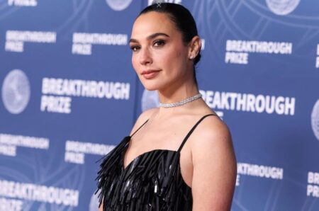 ইসরায়েলি অভিনেত্রীর কারণে সুপার ফ্লপ হলিউড সিনেমা! Gal Gadot