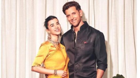 প্রেমিকাকে ৭৫ হাজার রুপিতে ফ্ল্যাট ভাড়া দিলেন হৃতিক Hrittik-Saba