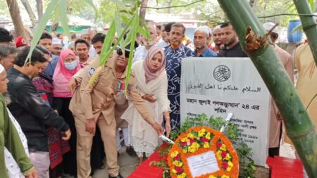Kaligonj-Gazipur-Administration and political leaders visit martyr's grave- (5)