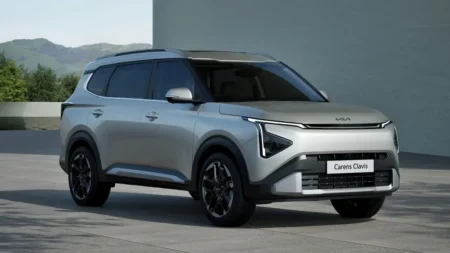 Kia Carens Clavis: ₹12.50 Lakh, 10.25-Inch Touchscreen, Advanced Safety