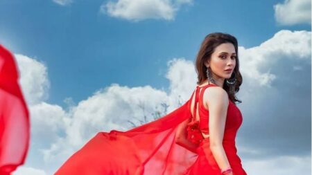 আবারও আবেদনময়ী লুকে ধরা দিলেন মিমি Mimi