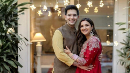 সুখবর দিলেন রাঘব-পরিণীতি রাঘব-পরিণীতি