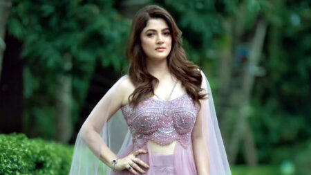 লেহেঙ্গায় নেট দুনিয়ায় ঝড় তুললেন শ্রাবন্তী চ্যাটার্জি শ্রাবন্তী চ্যাটার্জি