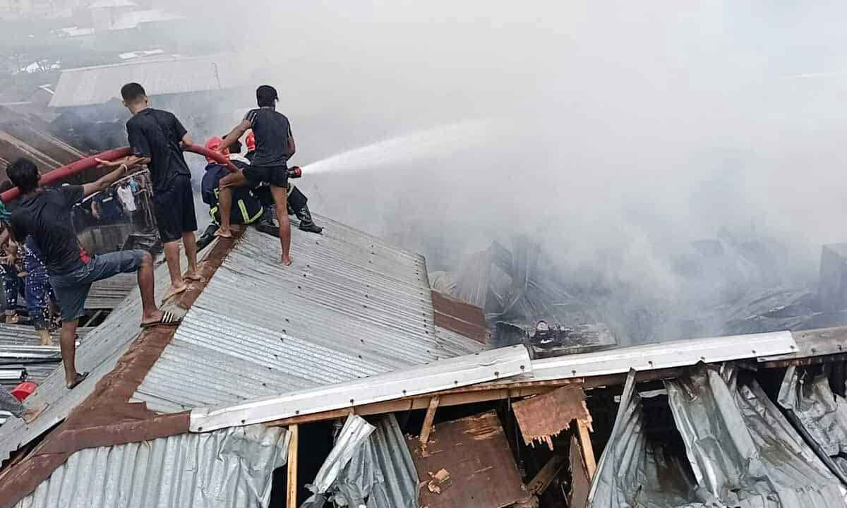 মহাখালীর সাততলা বস্তির আগুন