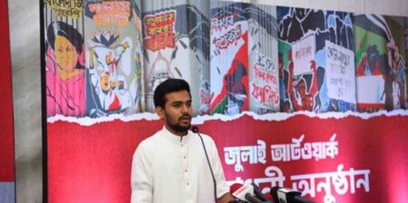 মেট্রোরেলের পিলারে আঁকা গ্রাফিতি