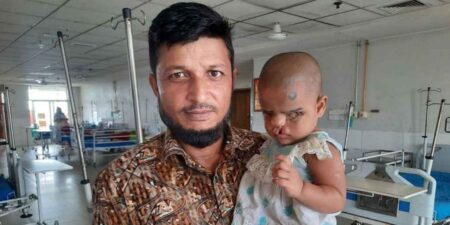 সন্তানকে বাঁচাতে