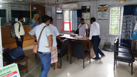 ইসলামী ব্যাংকের ভল্ট ভেঙে টাকা