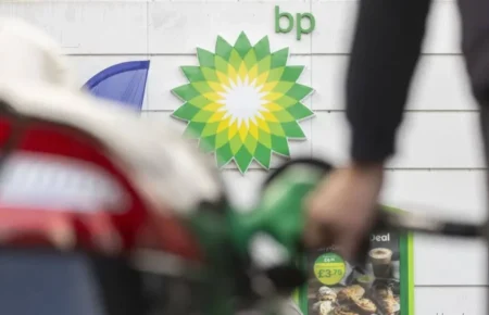 BP’s Giant Bumerangue: Brazil Oil Discovery Ignites Economic Hope and Climate Debate BP's Brazil Oil Discovery Sparks Wealth Debate, Challenges Ahead