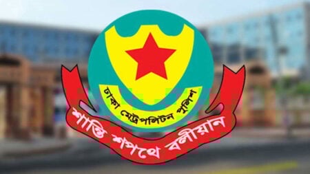 পুলিশের ঊর্ধ্বতন কর্মকর্তারা