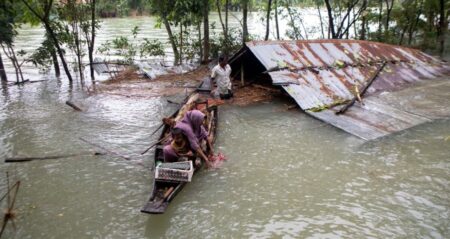ভয়াবহ বন্যায় ডুবে